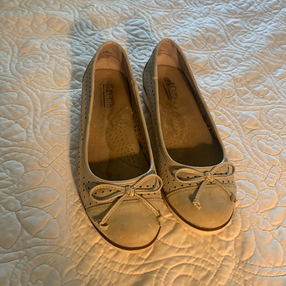 Cliffs by White Mountain ballet flats size 8